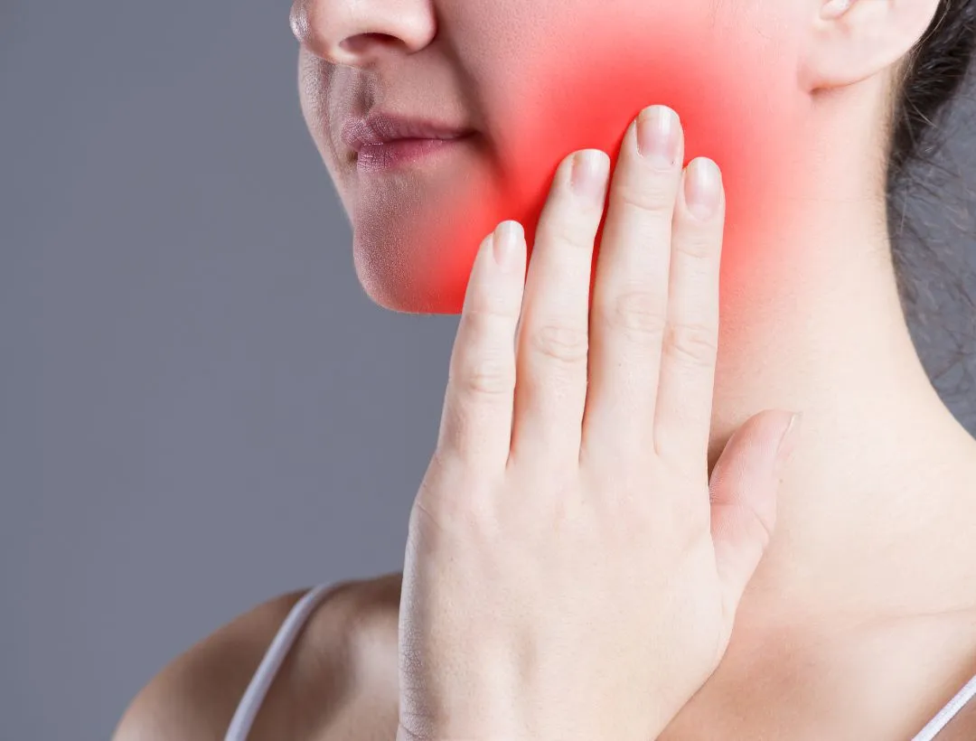 signs of dental implant infection